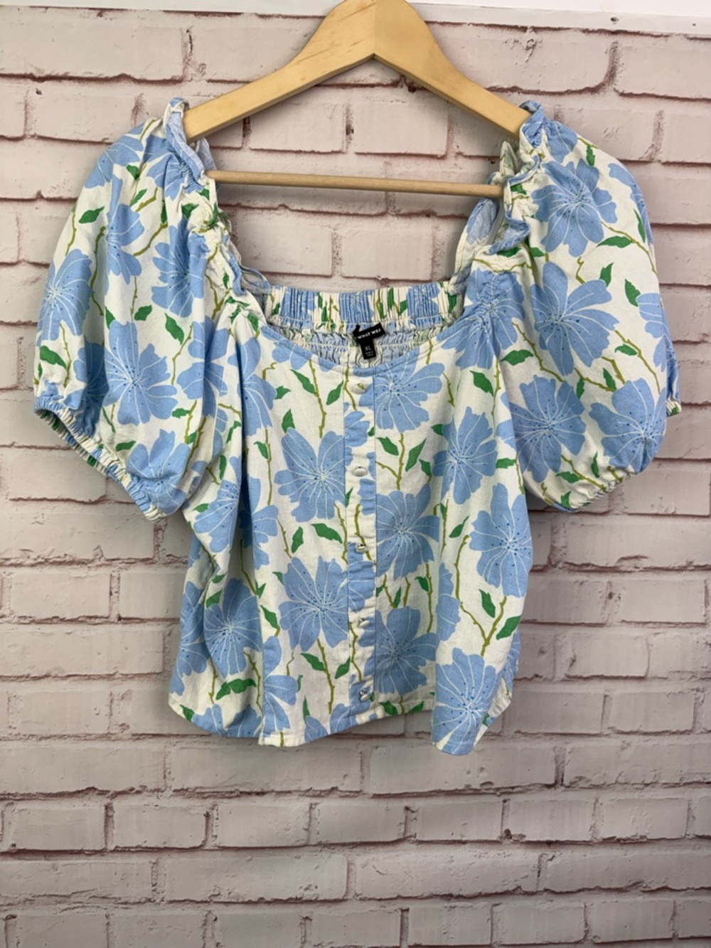 Who What Wear Blue Floral Puff-Sleeve Crop Top